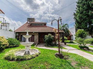 Casa · 330m² · 4 Ambientes · 1 Cochera · Venta Casa en Quilmes – Parque, Quincho y Cochera