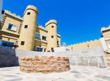 Casa · 251m² · 5 Ambientes · 2 Cocheras · Venta Complejo Turistico Frente Al Mar Acantilados