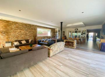 Casa · 316m² · 6 Ambientes · 3 Cocheras · Casa de 4 Dorm. con Pileta - City Bell