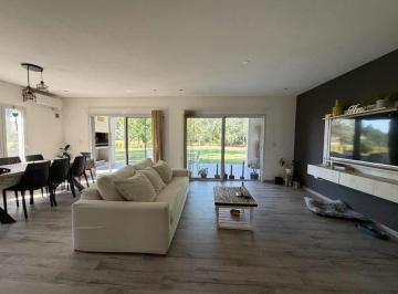 Casa · 130m² · 4 Ambientes · 1 Cochera · Casa en Barrio Cerrado Miralagos - Venta