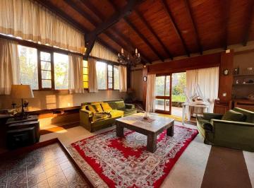 Casa · 201m² · 6 Ambientes · 1 Cochera · Venta de Casa en Pinamar. 6 Ambientes Zona Golf