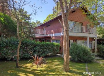 Casa · 245m² · 5 Ambientes · 1 Cochera · Venta Casa Carilo 4 Dorm. Piscina y Quincho