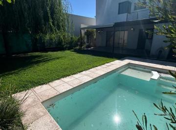 Casa · 190m² · 3 Dormitorios · 1 Cochera · Barrio Privado Lar de Drummond Lujan de Cuyo.