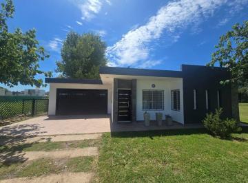 Casa · 166m² · 3 Ambientes · 1 Cochera · Venta Casa 2d con Pileta en Bº Ayres del Nordeste