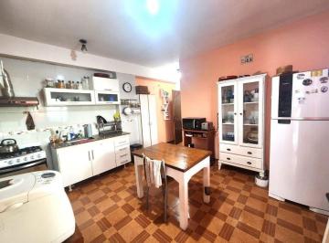 Casa · 120m² · 4 Ambientes · 1 Cochera · Nuevo Precio! Venta Casa con Quincho Moreno