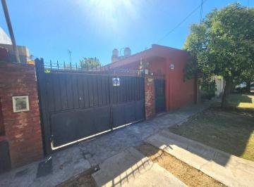 Casa · 120m² · 4 Ambientes · 1 Cochera · Nuevo Precio! Venta Casa con Quincho Moreno