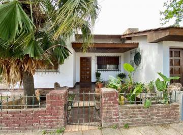 Casa · 155m² · 4 Ambientes · 1 Cochera · Casa en Venta 4 Ambientes en Escobar Centro