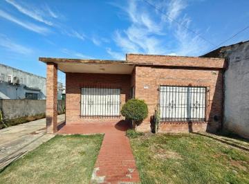 Casa · 104m² · 3 Ambientes · 1 Cochera · Venta Casa 3 Ambientes Lote Propio Patio Cochera!