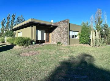 Casa · 180m² · 4 Ambientes · 2 Cocheras · Casa en Venta 4 Ambientes Cruz del Sur