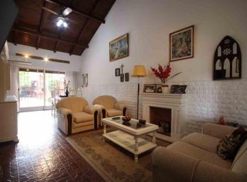 Casa · 140m² · 4 Ambientes · 1 Cochera · Venta Casa con Jardín y Pileta Barrio Marina