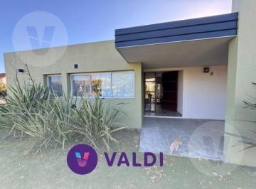 Casa · 122m² · 5 Ambientes · 3 Cocheras · Casa en Alquiler - Barrio La Horqueta de Echeverría, Canning