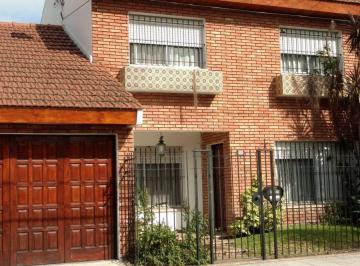 Casa · 210m² · 4 Ambientes · 2 Cocheras · Venta Casa 4 Ambientes Castelar - Apto Crédito