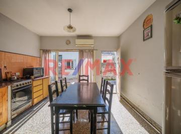 Casa · 185m² · 3 Ambientes · 1 Cochera · Venta Casa con Dos Viviendas en Lote Propio