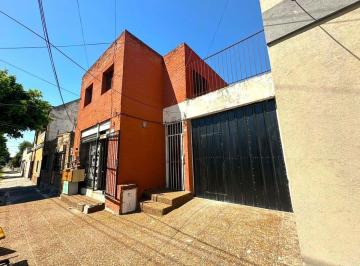 Casa · 102m² · 4 Ambientes · 3 Cocheras · Casa con Local Cochera y Parque con Pileta