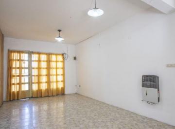 PH · 69m² · 2 Ambientes · Venta Casa Frente en Barrio Las Heras