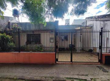 Casa · 104m² · 4 Ambientes · Venta Casa en Navarro 6134. Ludueña