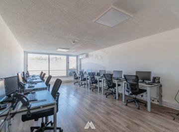 Oficina comercial · 45m² · 1 Cochera · Venta de Oficina Garage Parque Batlle Renta 7%