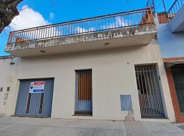 Casa · 207m² · 6 Ambientes · 1 Cochera · Venta Casa 7 Ambientes Multifamiliar