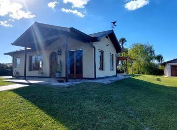 Casa · 186m² · 4 Ambientes · 1 Cochera · Venta Excelente Casa 4 Amb, Quincho y Parque, Vidal