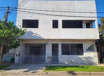 Casa · 261m² · 5 Ambientes · 1 Cochera · Casa de Dos Pisos con Gran Terraza