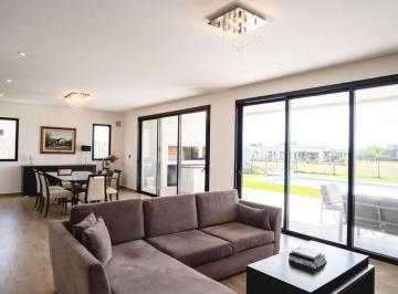 Casa · 192m² · 4 Ambientes · 2 Cocheras · Casa 4 Amb Una Planta con Pileta San Sebastian