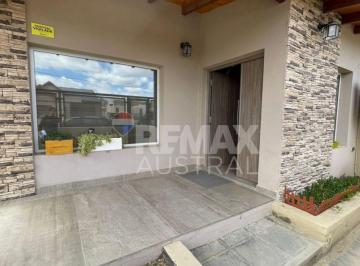 Casa · 229m² · 6 Ambientes · 1 Cochera · Casa 4 Dorm.