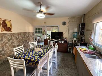Casa · 220m² · 8 Ambientes · 2 Cocheras · Oportunidad! Se Venden 3 Propiedades en Una