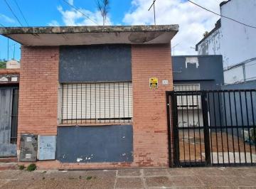Casa · 163m² · 5 Ambientes · 1 Cochera · Venta Casa 4 Amb y 2 Dptos Jose. L. suarez A. C