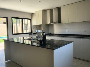 Casa · 410m² · 10 Ambientes · 2 Cocheras · Hermosa Casa Mas Departamento en Chacras de Coria