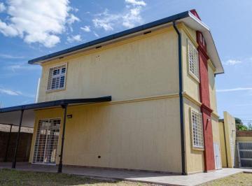 Casa · 320m² · 4 Ambientes · 1 Cochera · Venta Casa a Estrenar en Corrientes Capital.