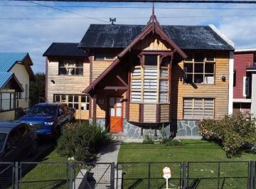 Casa · 162m² · 8 Ambientes · 1 Cochera · Casa en Venta, 4 Dorm., Quincho. Ushuaia.