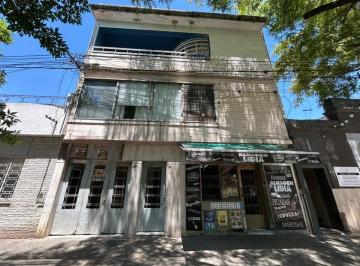 Casa · 144m² · 5 Ambientes · 1 Cochera · Venta Dos Casas y Local Al Frente en Pellegrini