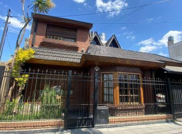 Casa · 190m² · 4 Ambientes · 3 Cocheras · Venta Casa Moron Sur 4 Ambientes Quincho Cochera