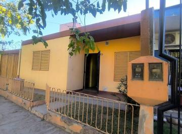 Casa · 88m² · 4 Ambientes · 1 Cochera · Venta de Casa en Calle Famatina Rodeo de La Cruz