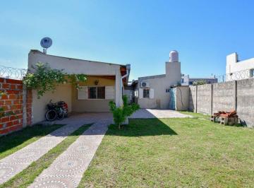 Casa · 140m² · 3 Ambientes · 1 Cochera · Casa en Venta La Plata 2 Dorm.