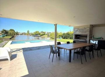 Casa · 300m² · 5 Ambientes · 2 Cocheras · Casa en Venta en San Benito Al Rio Sobre Dos Lotes