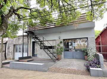 Casa · 167m² · 6 Ambientes · 1 Cochera · Casa Sobre Av - Oportunidad Inversión