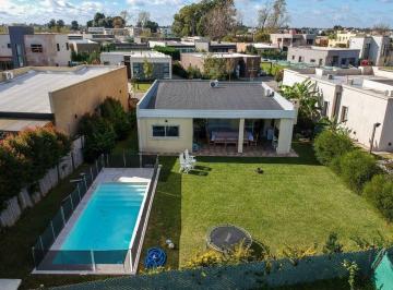 Casa · 117m² · 4 Ambientes · 2 Cocheras · Casa en Venta en Pilar del Este, Pilar