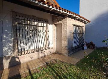 Casa · 185m² · 4 Ambientes · 1 Cochera · Casa en Venta con Jardin y Cochera - Berazategui
