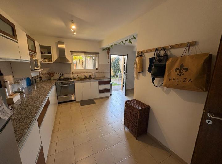 PH · 186m² · 10 Ambientes · 1 Cochera