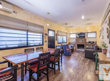 Casa · 150m² · 5 Ambientes · 4 Cocheras · Casa Venta - 4 Dorm. 2 Baños - Cocheras - Pileta - 150 m² - Tolosa, La Plata