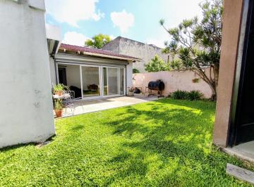 Casa · 176m² · 3 Ambientes · 2 Cocheras · Casa en Venta en Loma Hermosa 3 Ambientes Depto/quincho Cochera Doble y Jardín Excelente Estado