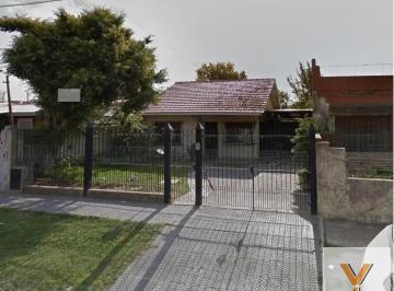 Casa · 160m² · 4 Ambientes · 2 Cocheras · Casa en Venta - 3 Dorm. 2 Baños 4 Cocheras - 500 m² - Bernal Oeste