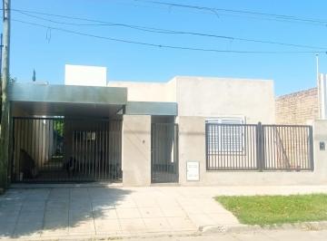 Casa · 100m² · 3 Ambientes · 1 Cochera · Casa en Venta - 2 Dorm. 1 Baño - Cochera - 330 m² - Lincoln