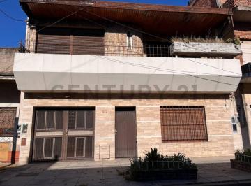 Casa · 180m² · 5 Ambientes · Venta Casa Multifamiliar 5 Ambientes con Terraza, Quincho y Garage en Ramos Mejía a Refaccionar