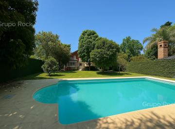 Casa · 800m² · 6 Ambientes · 2 Cocheras · Casa Frente a La Embajada de Hungría