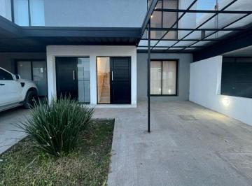 Casa de 4 ambientes, Córdoba · Hermoso Duplex 2 Dorm con Patio y Cochera en Docta Urbanización Inteligente