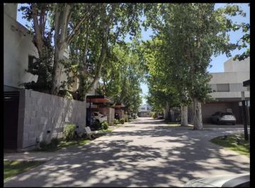 Casa · 200m² · 8 Ambientes · 2 Cocheras · Casa en Venta en Housing Pueblo Alto Villa Belgrano Seg 24 Hs