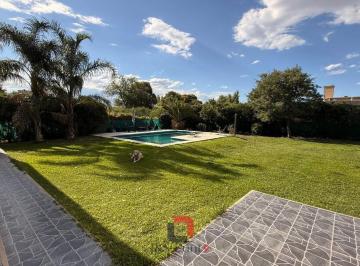 Casa · 406m² · 4 Ambientes · 4 Cocheras · Casa de Categoría en Barrio Privado Los Sauces!