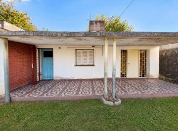 Casa · 168m² · 4 Ambientes · 1 Cochera · Casa a Reciclar en Venta en Argüello, Lote 682